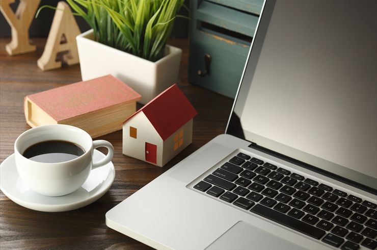 パソコンとコーヒー